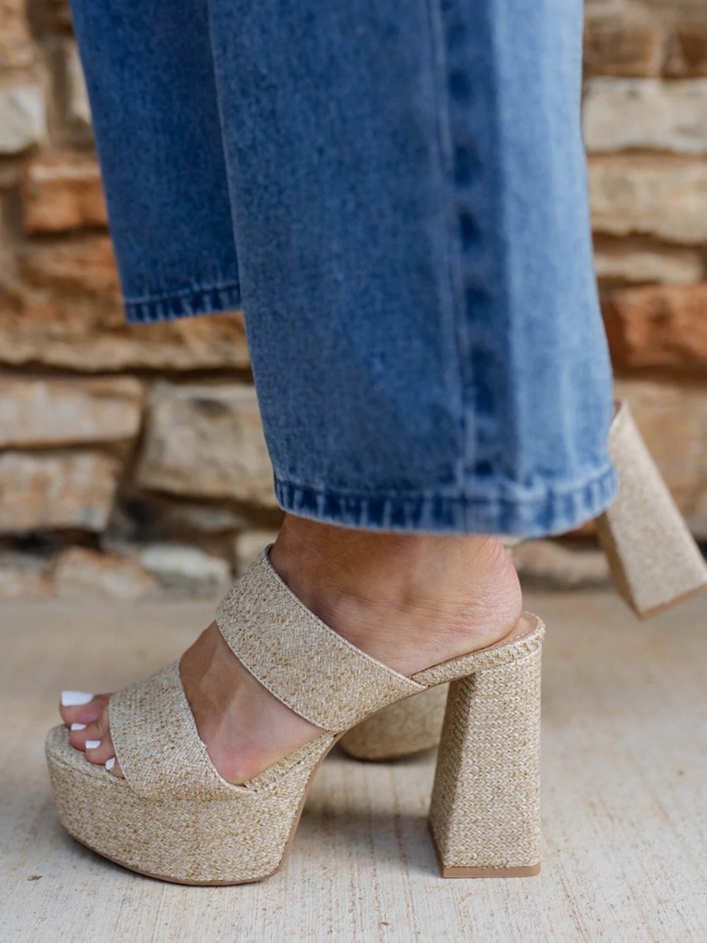 Chinese Laundry “Nice” Raffia Platform Sandal in Natural Size 6